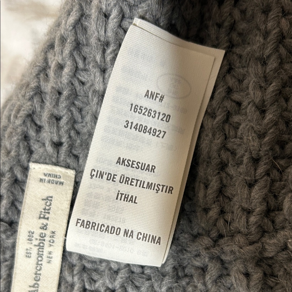 Abercrombie & Fitch Gray Chunky Knit Soft Scarf - Picture 6 of 6